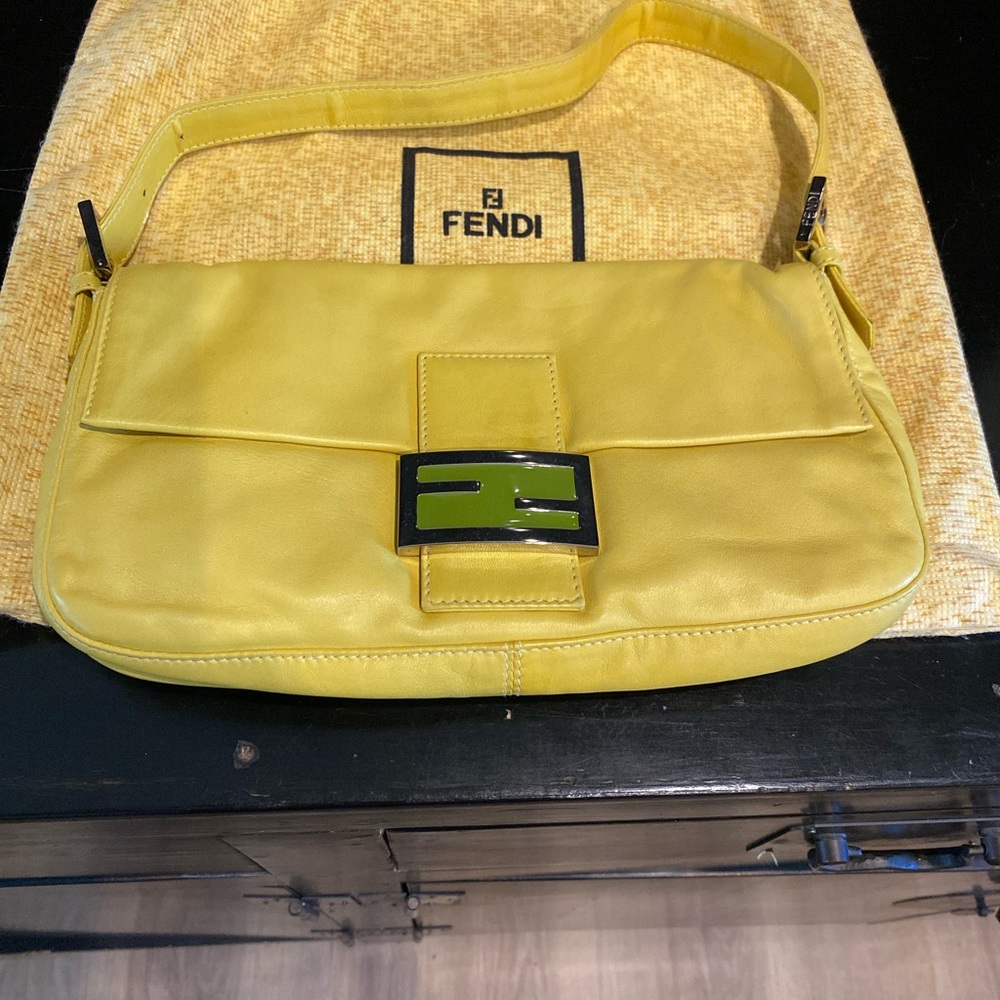 FENDI BAGUETTE NWT VINTAGE YELLOW LEATHER FENDI SERIAL NUMBER SILVER PACKET - Picture 3 of 16